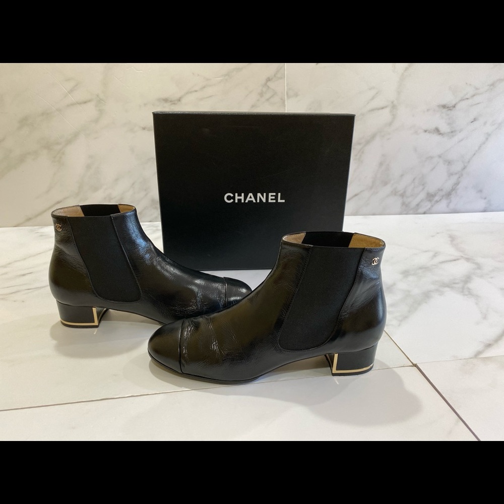 💯 Authentic Chanel Black short boots